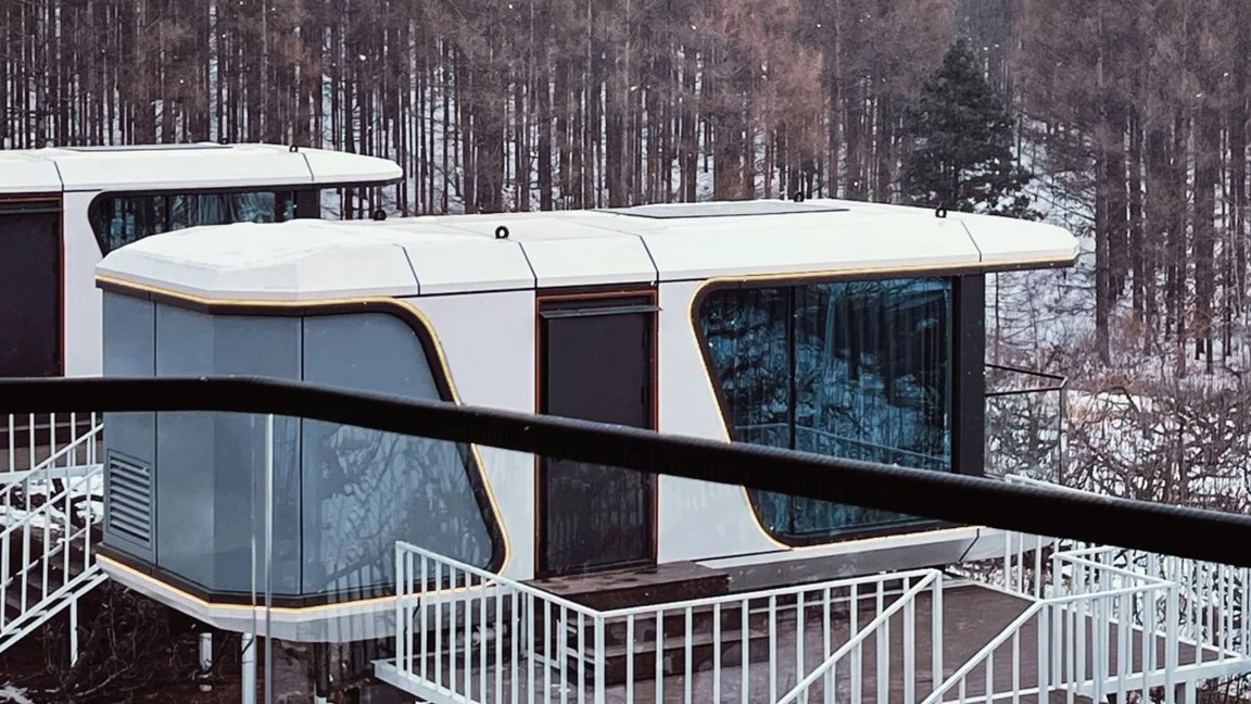 Capsule House in the snowy forest，Capsule House Winter